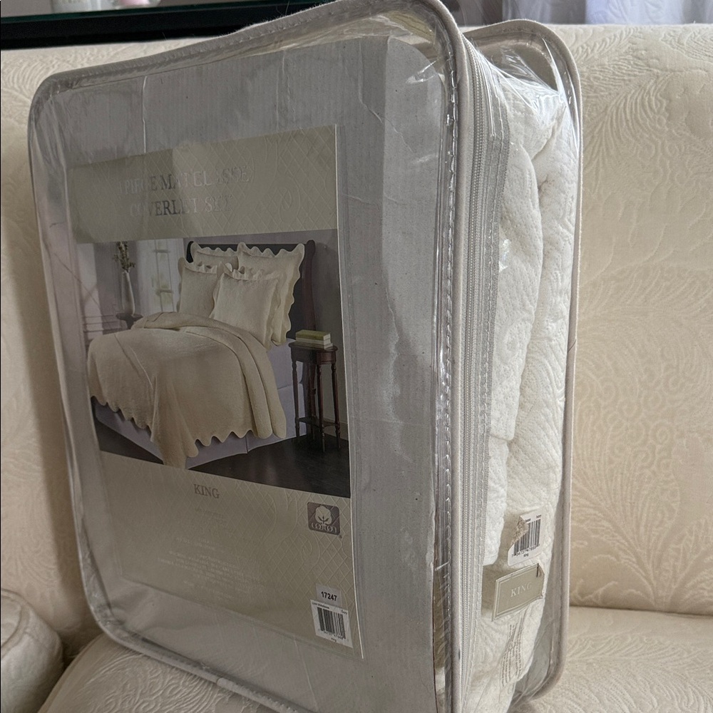King size Matelasse Coverlet